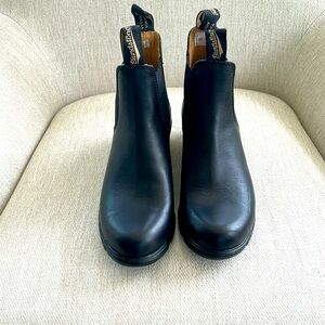 Blundstone Women’s Black Heeled Boot US 9/EU 39 NWOT